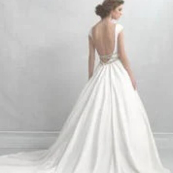 Aline Satin Ballgown Backless Wedding Dress, POCKETS Ivory Scoop Neck SAMPLE - Picture 5 of 11